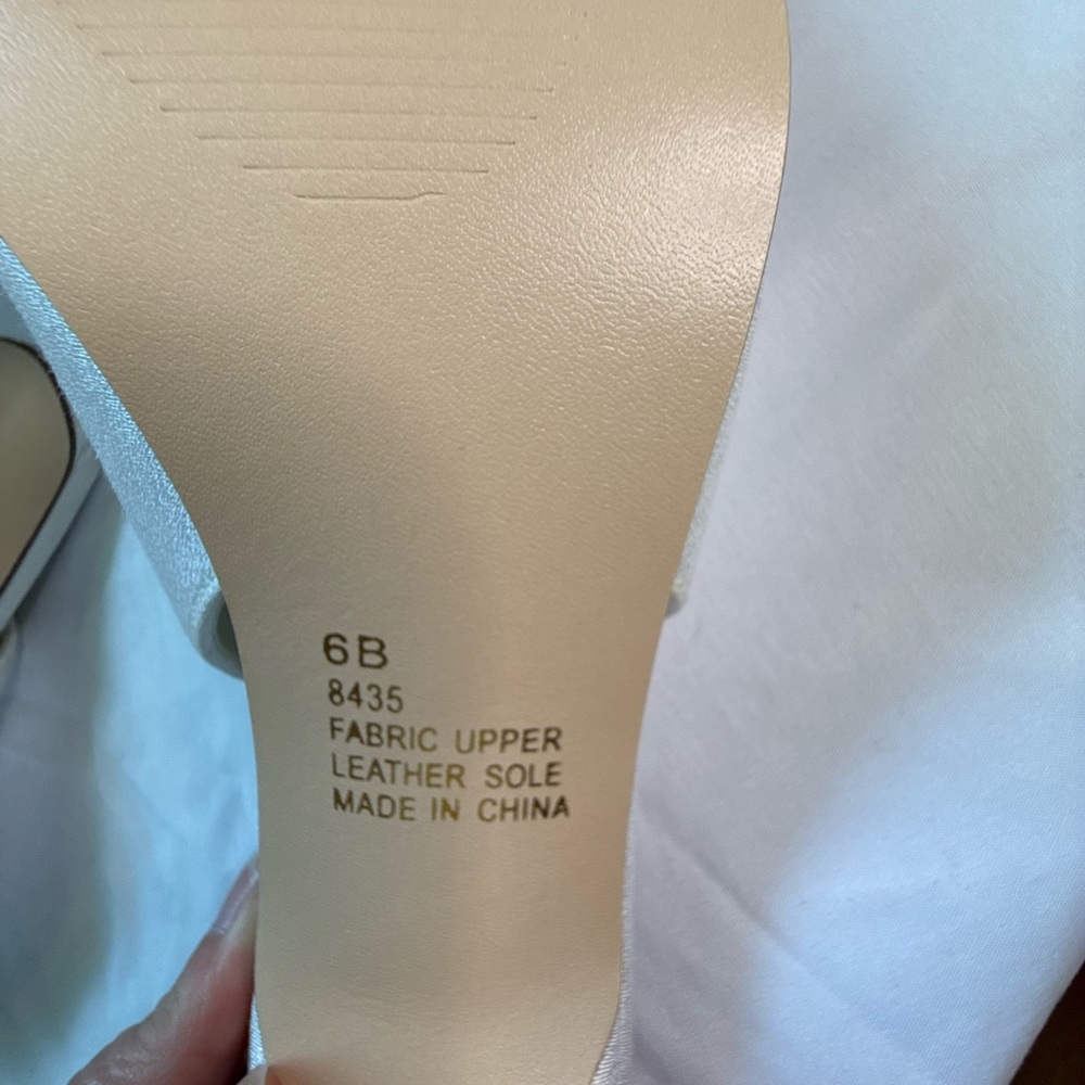 Special Occasions by Saugus Shoe White Heels - Picture 5 of 8